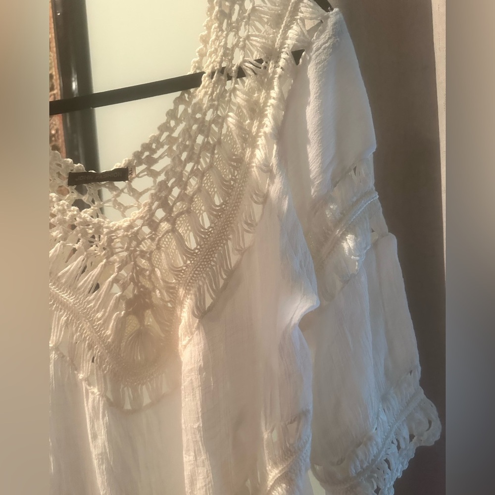 White Tunic 3/4 Sleeve with crocheted embellishment - Picture 8 of 8